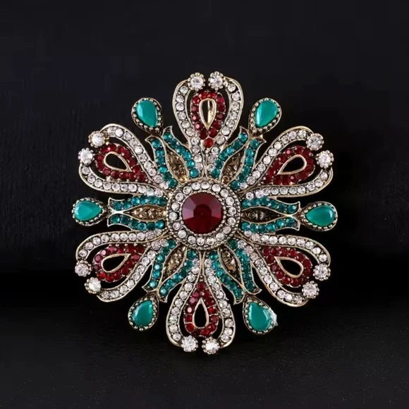 Vintage Baroque Queen Crystal Elegant Brooch - Picture 11 of 13